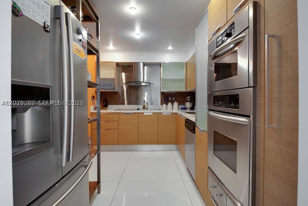 NINE ISLAND AVENUE CONDO - Residential Lease