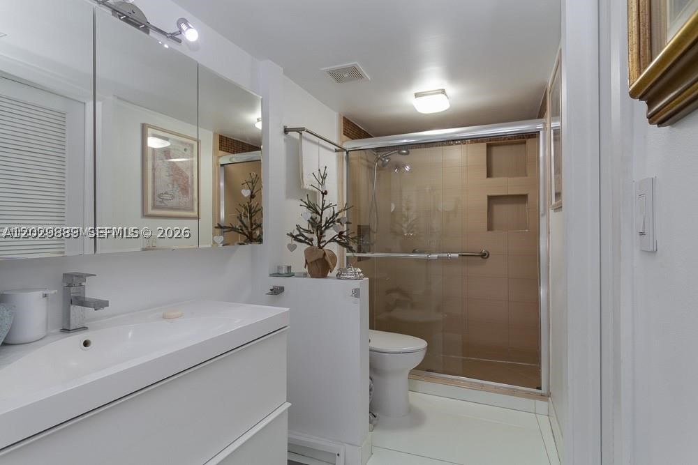 NINE ISLAND AVENUE CONDO - Residential Lease