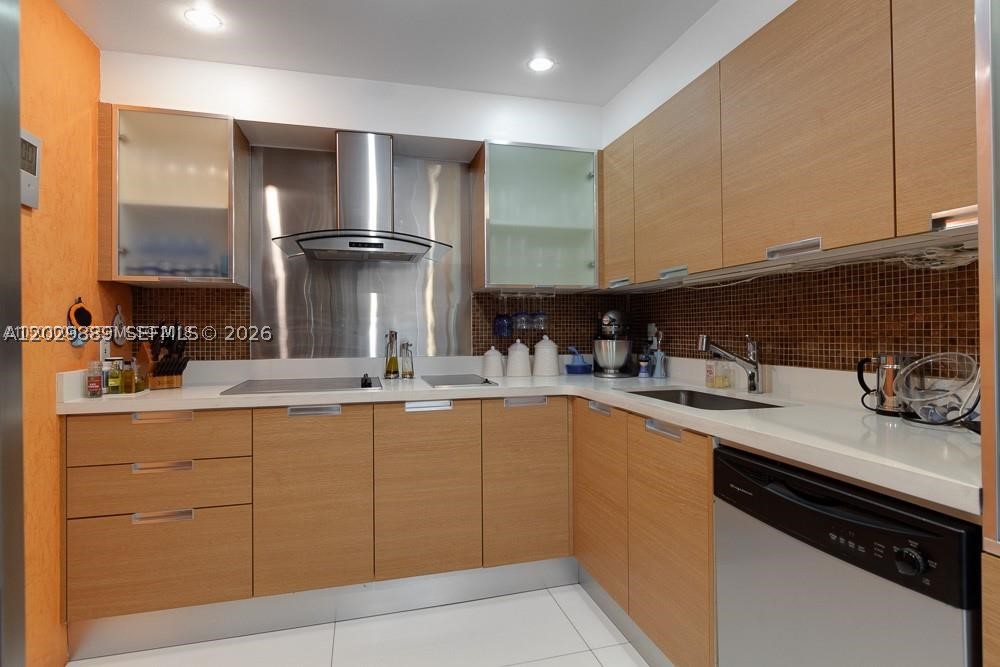 NINE ISLAND AVENUE CONDO - Residential Lease