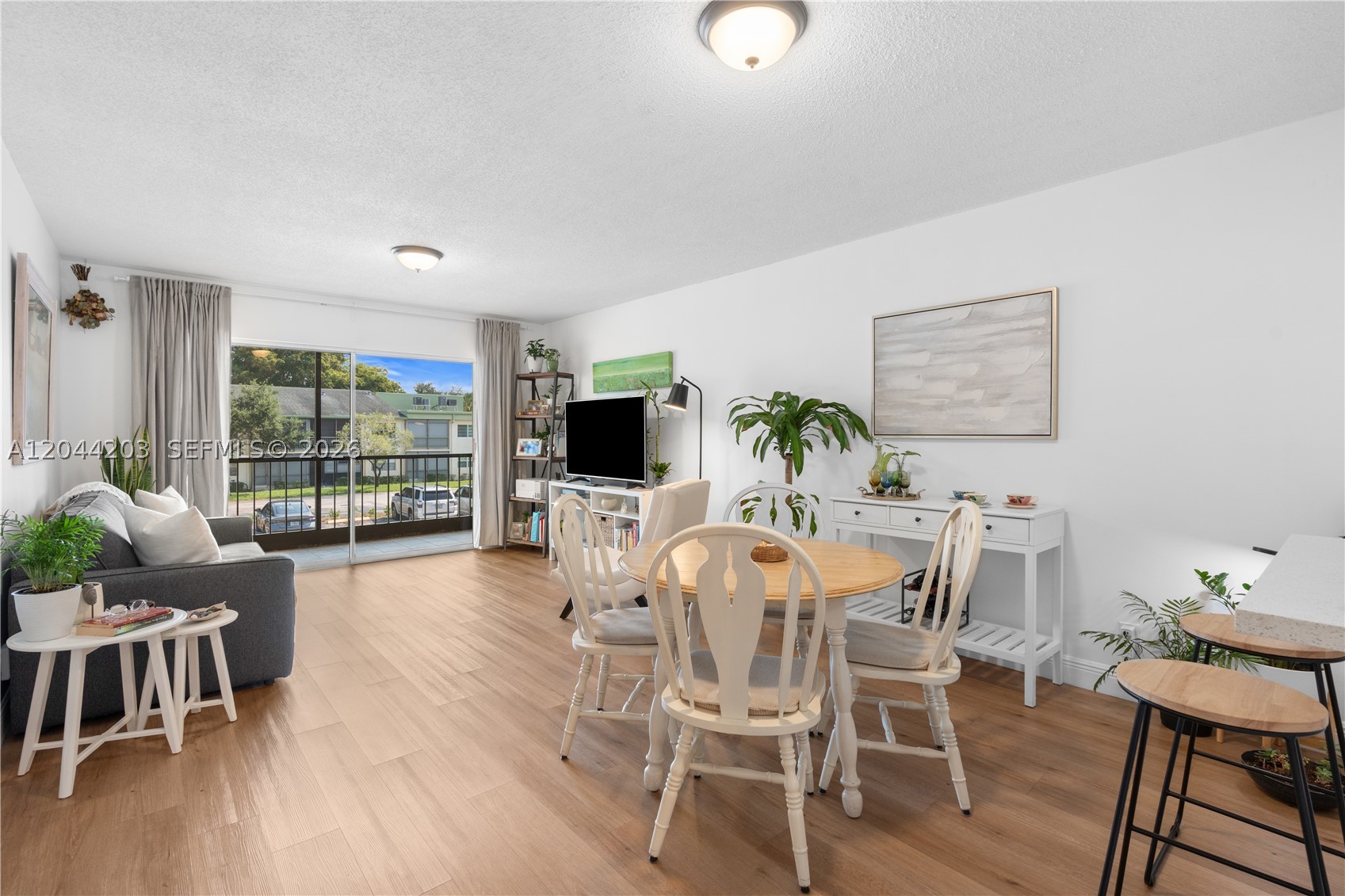 RAMBLEWOOD EAST CONDO - Residential