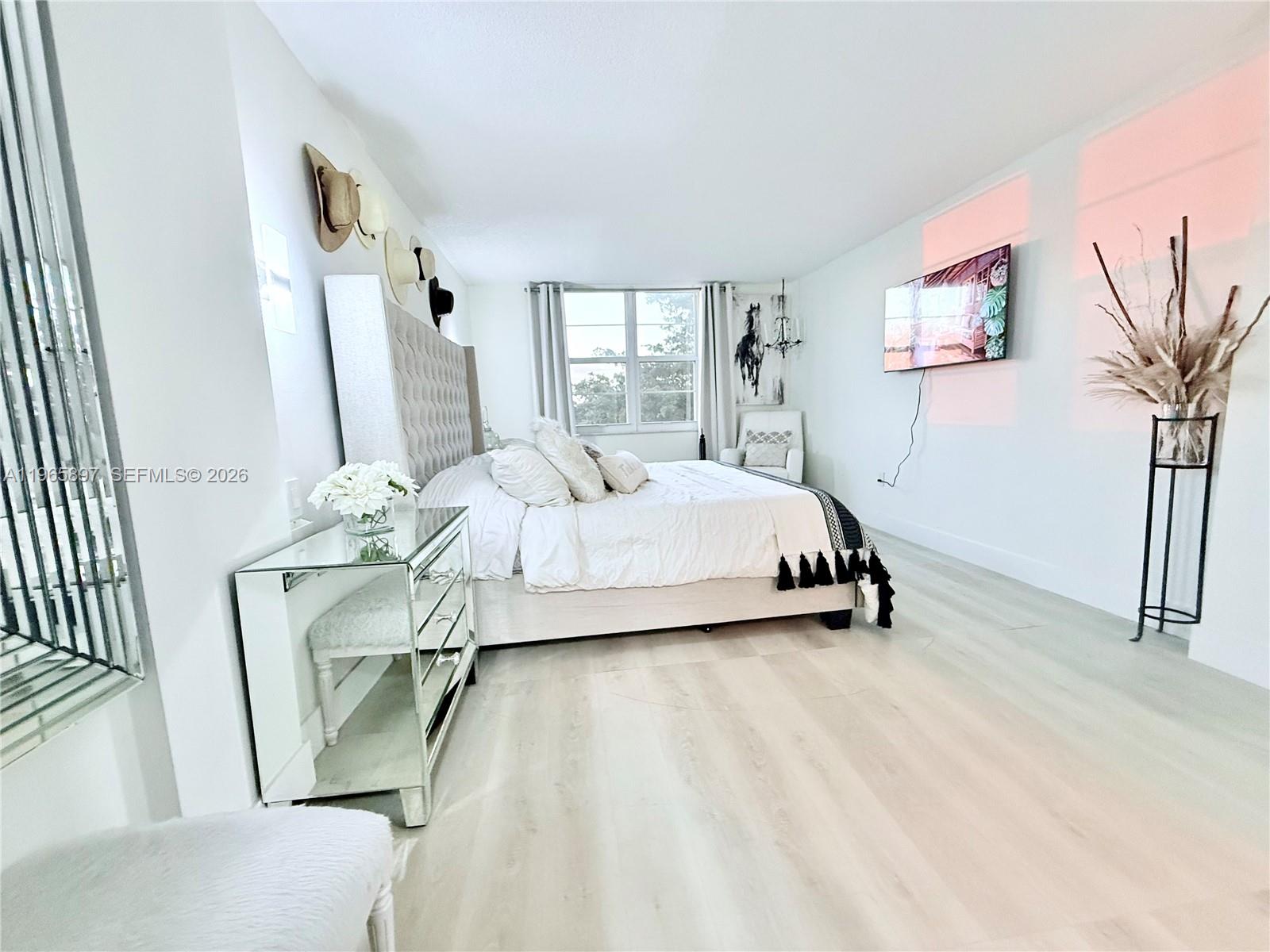 IMPERIAL POINT CONDO - Residential