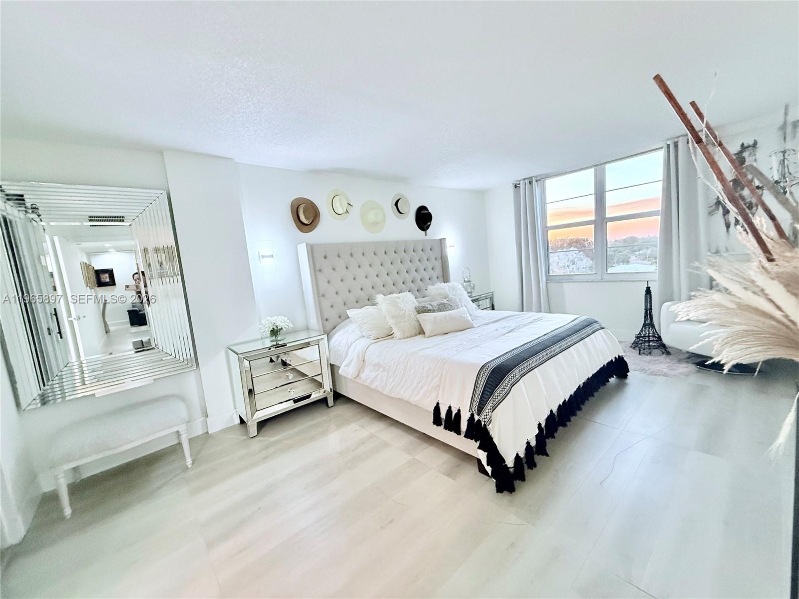 IMPERIAL POINT CONDO - Residential