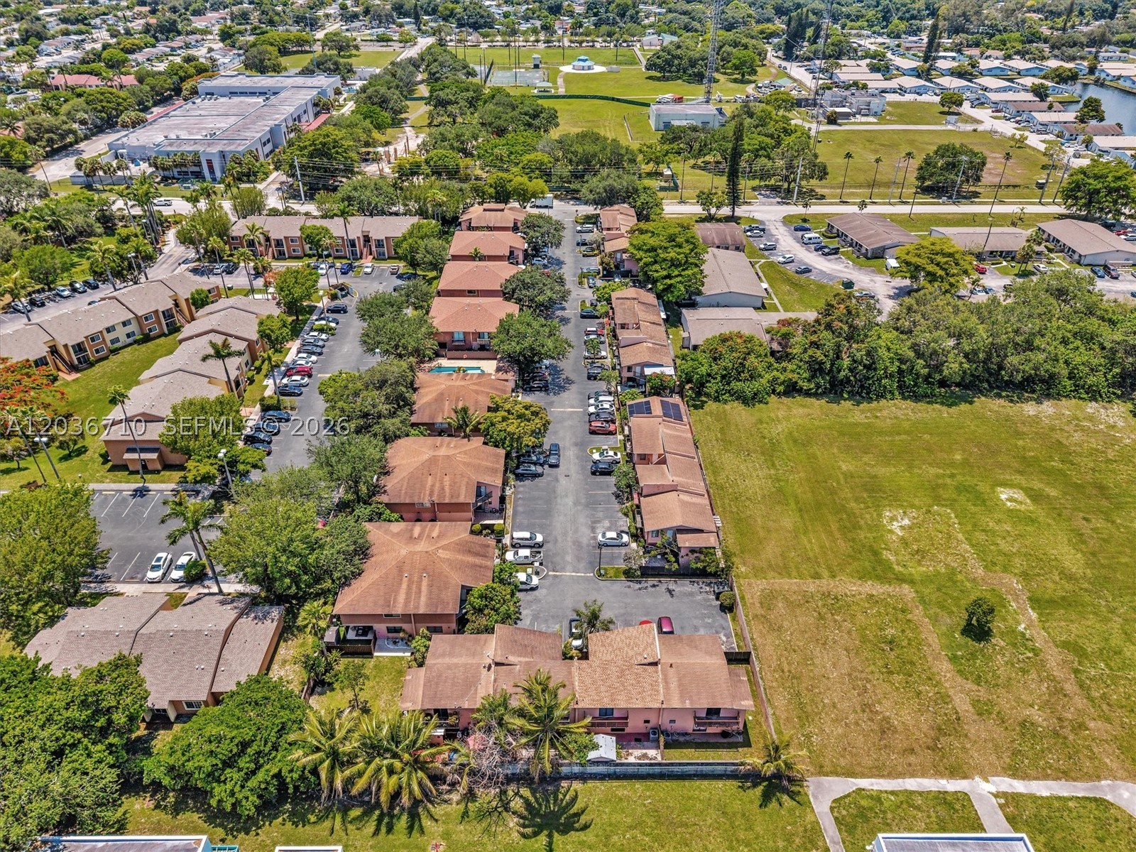 HOLLYWOOD RIDGE FARMS - Residential