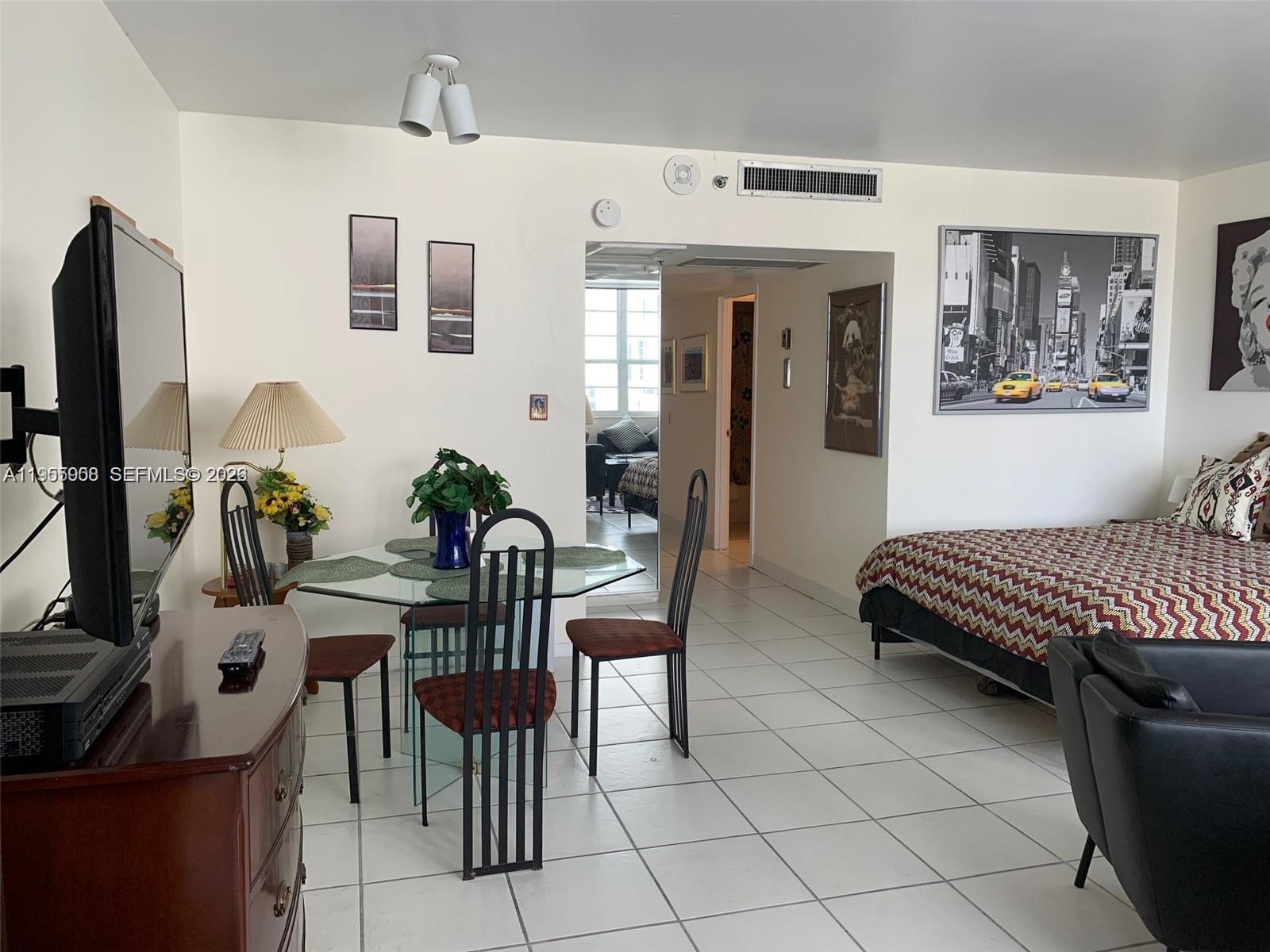 THE DECOPLAGE CONDO - Residential Lease