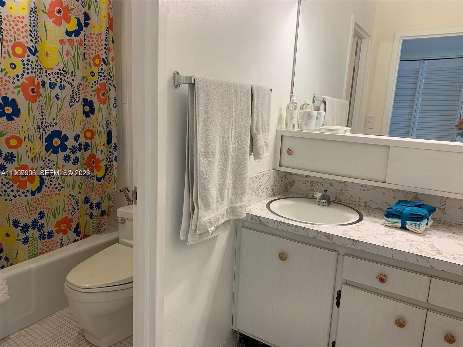 THE DECOPLAGE CONDO - Residential Lease