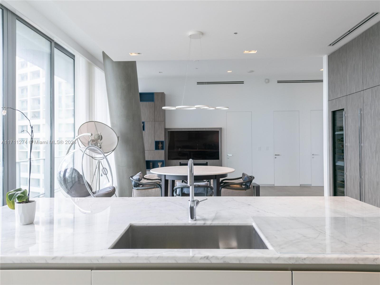 DINNER KEY - Residential
