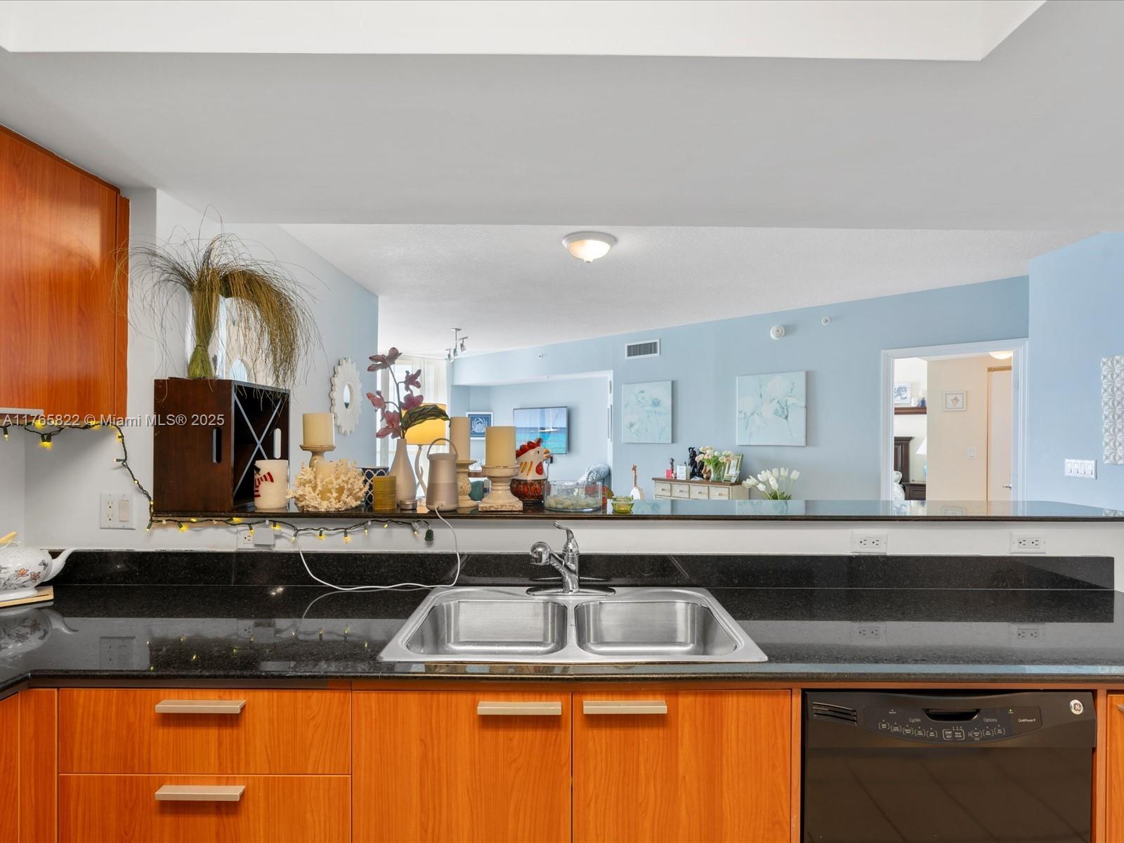 LA PERLA CONDO - Residential
