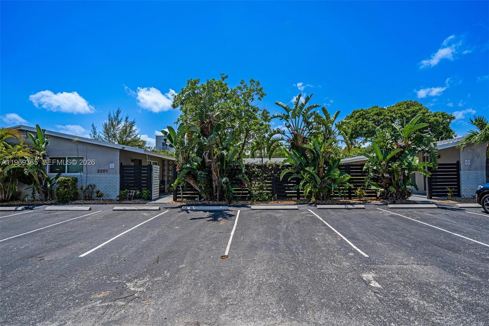EDGEWATER ESTATES 1ST ADD - Residential Income