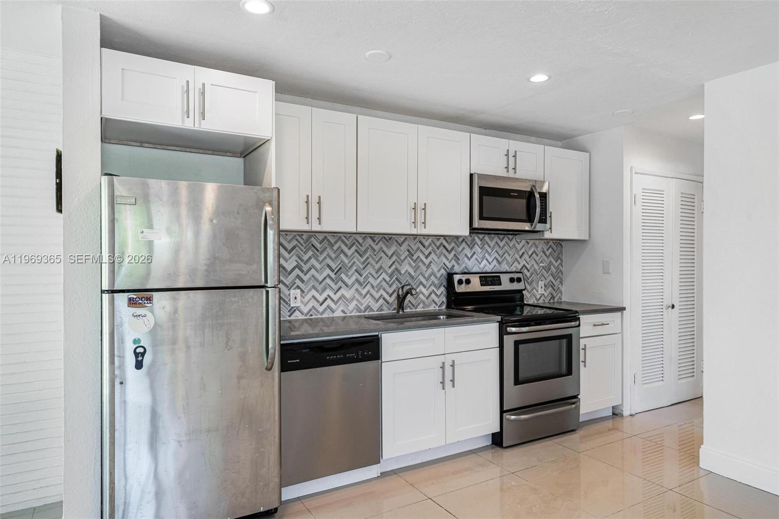 EDGEWATER ESTATES 1ST ADD - Residential Income