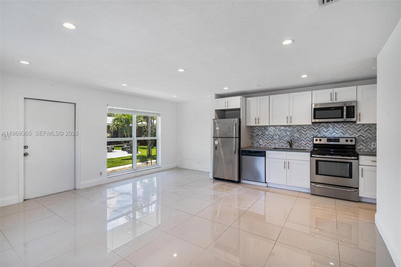 EDGEWATER ESTATES 1ST ADD - Residential Income