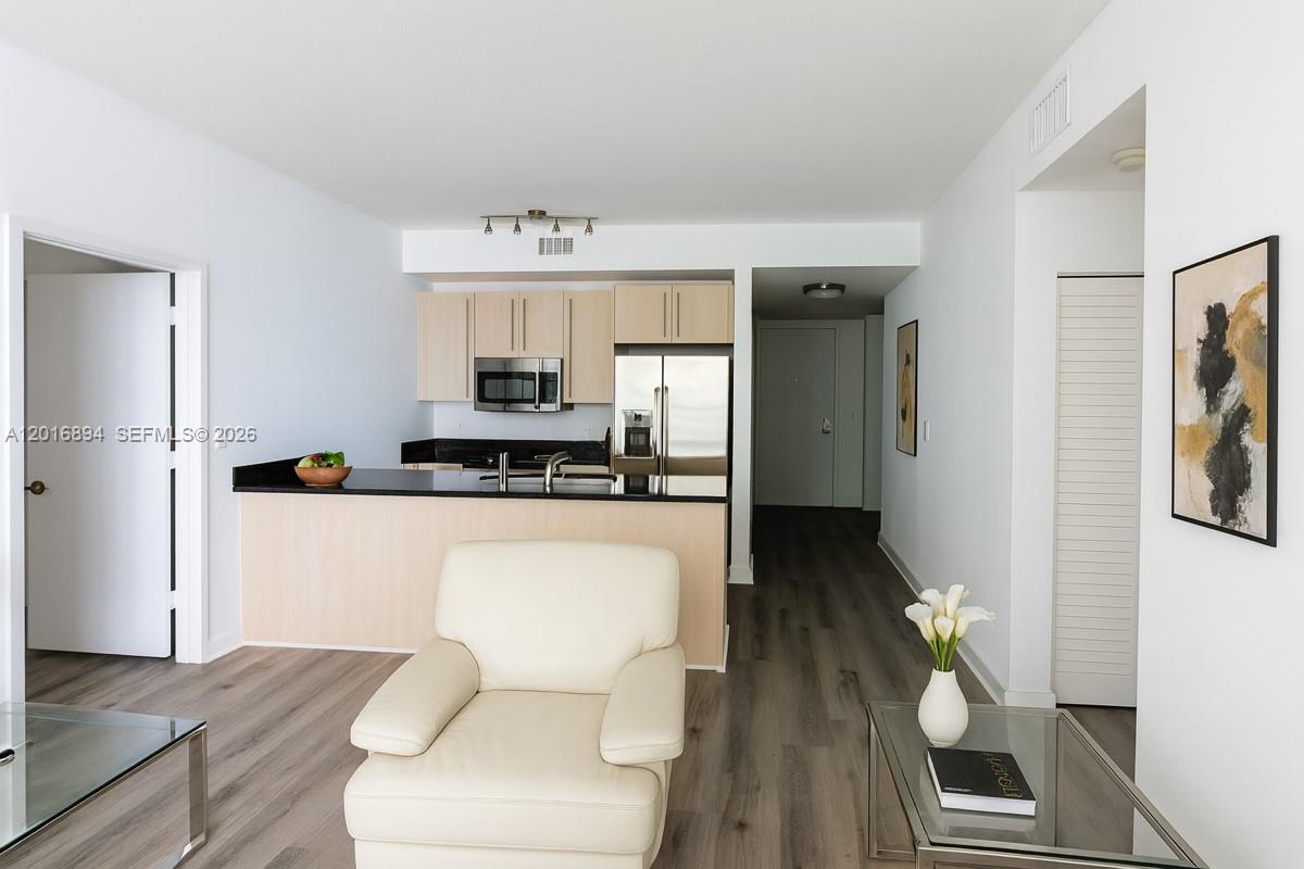 THE AXIS ON BRICKELL COND - Residential
