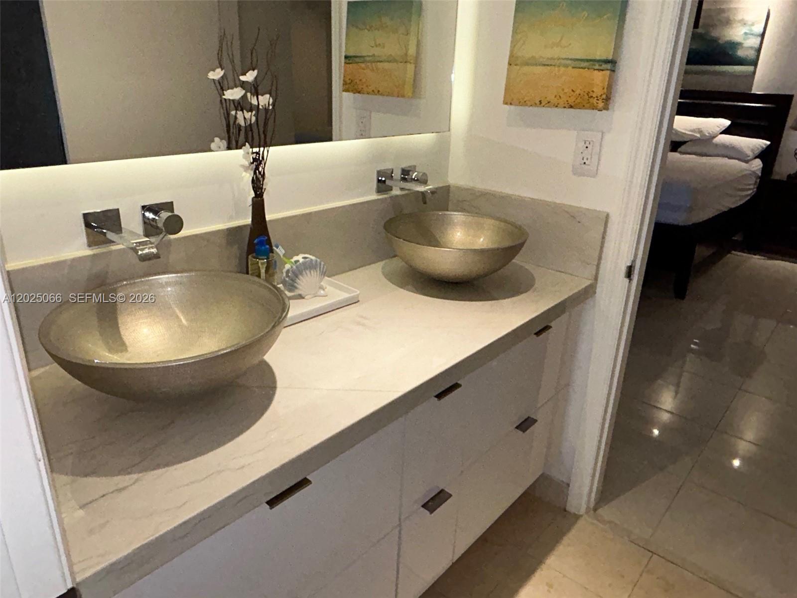 THE COLLINS CONDO - Residential Lease