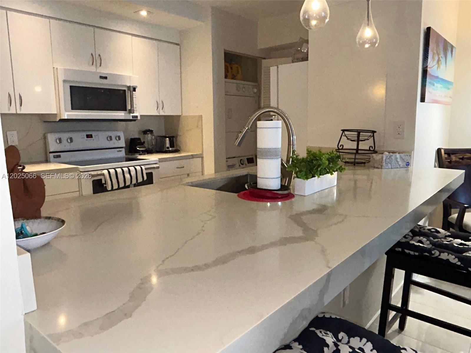 THE COLLINS CONDO - Residential Lease