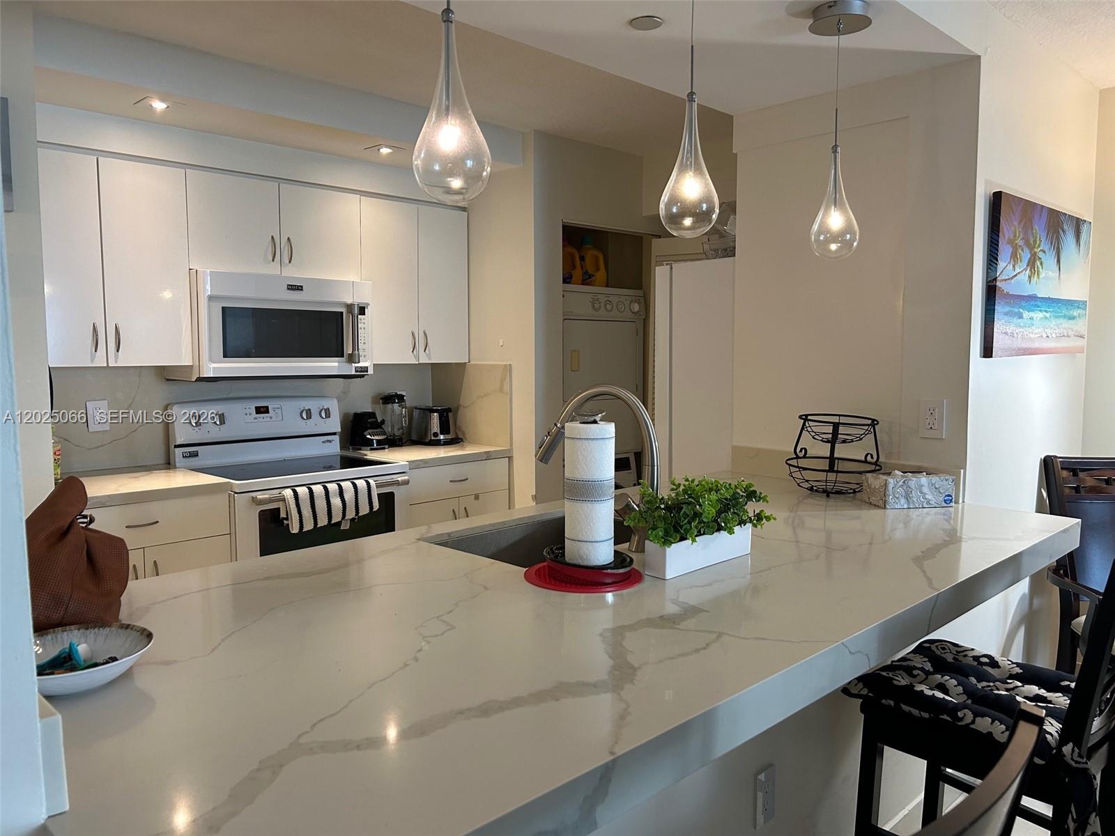 THE COLLINS CONDO - Residential Lease