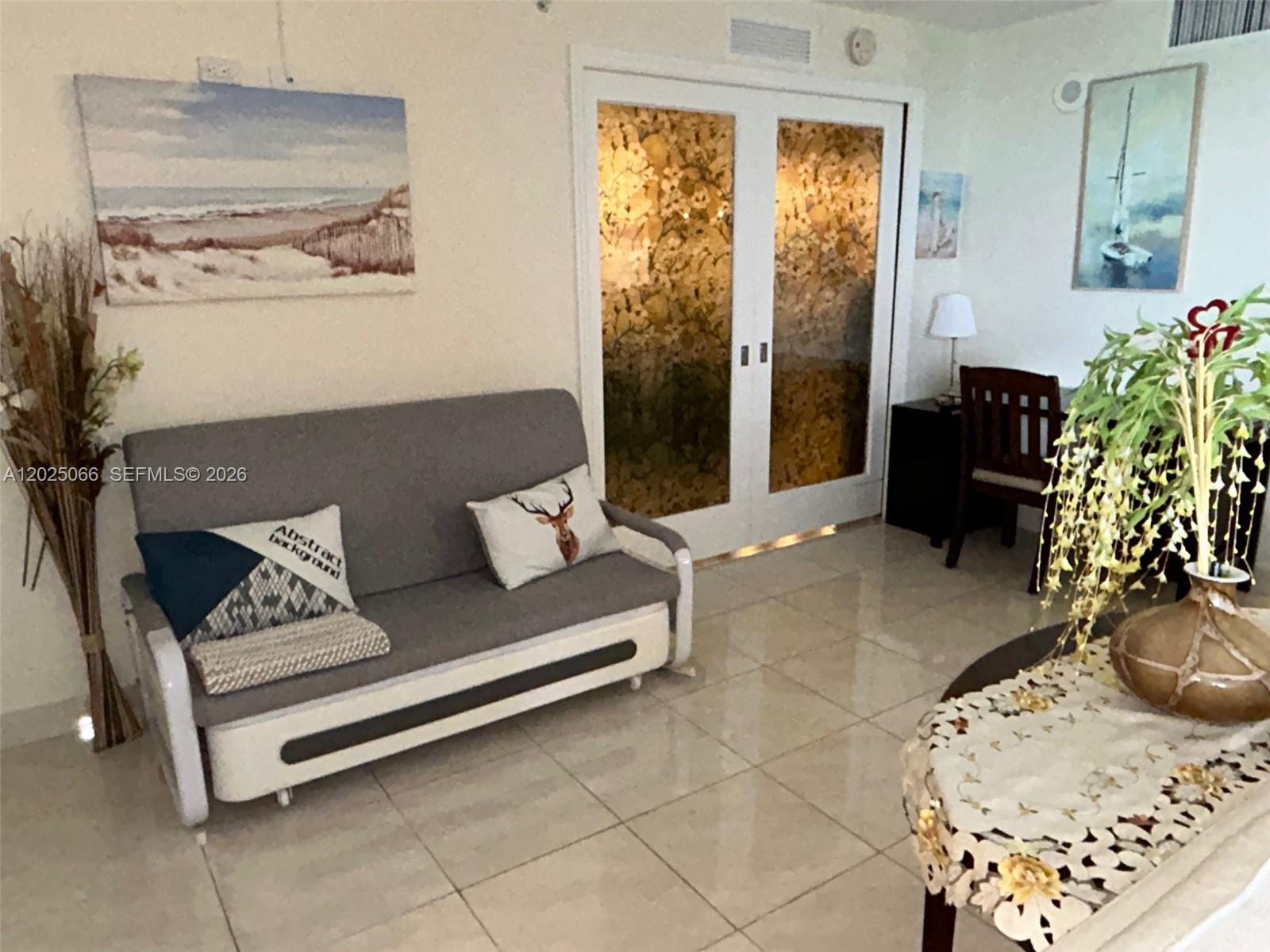 THE COLLINS CONDO - Residential Lease