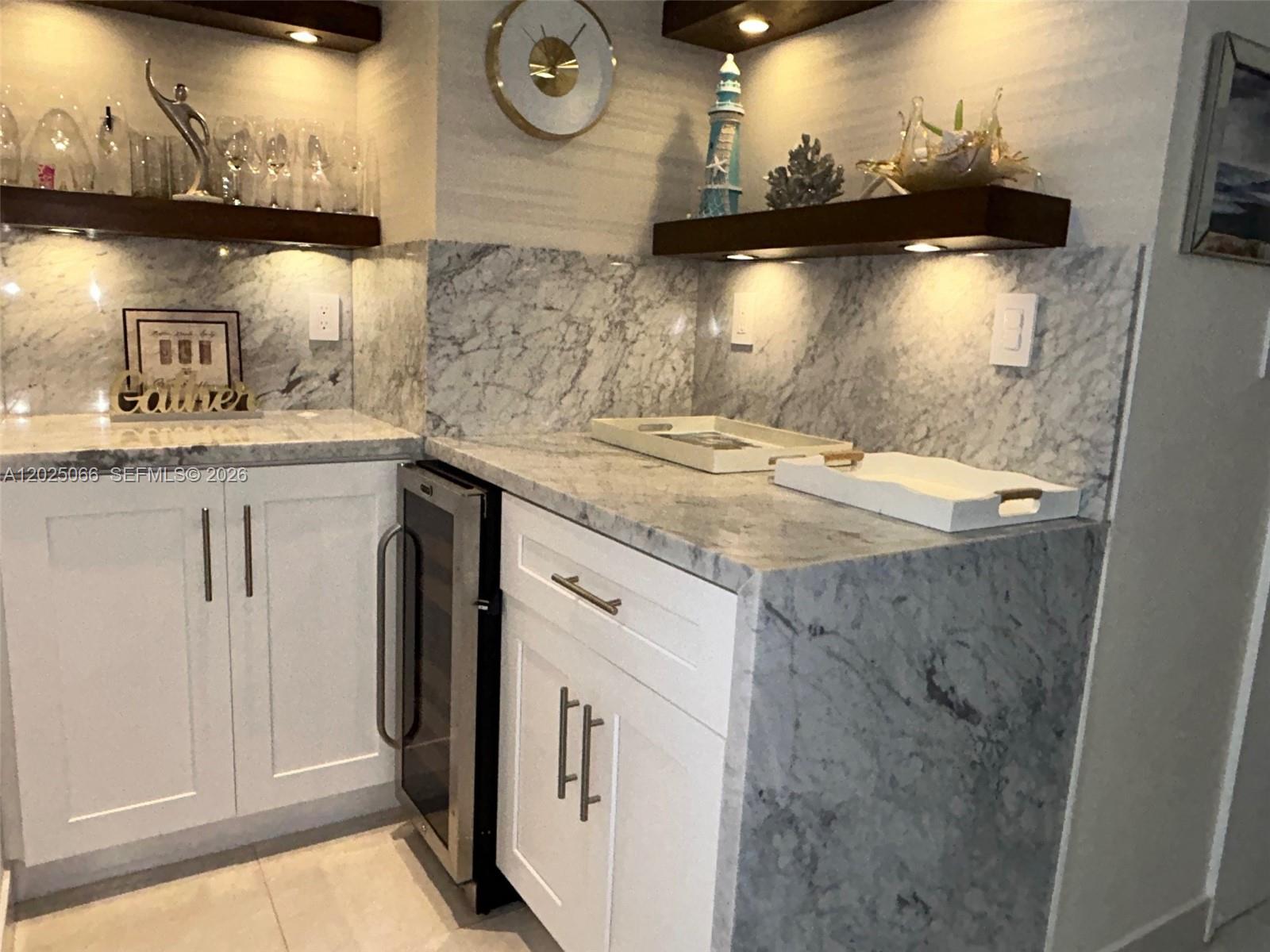 THE COLLINS CONDO - Residential Lease