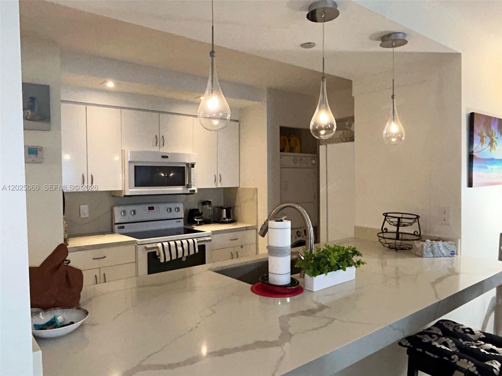 THE COLLINS CONDO - Residential Lease