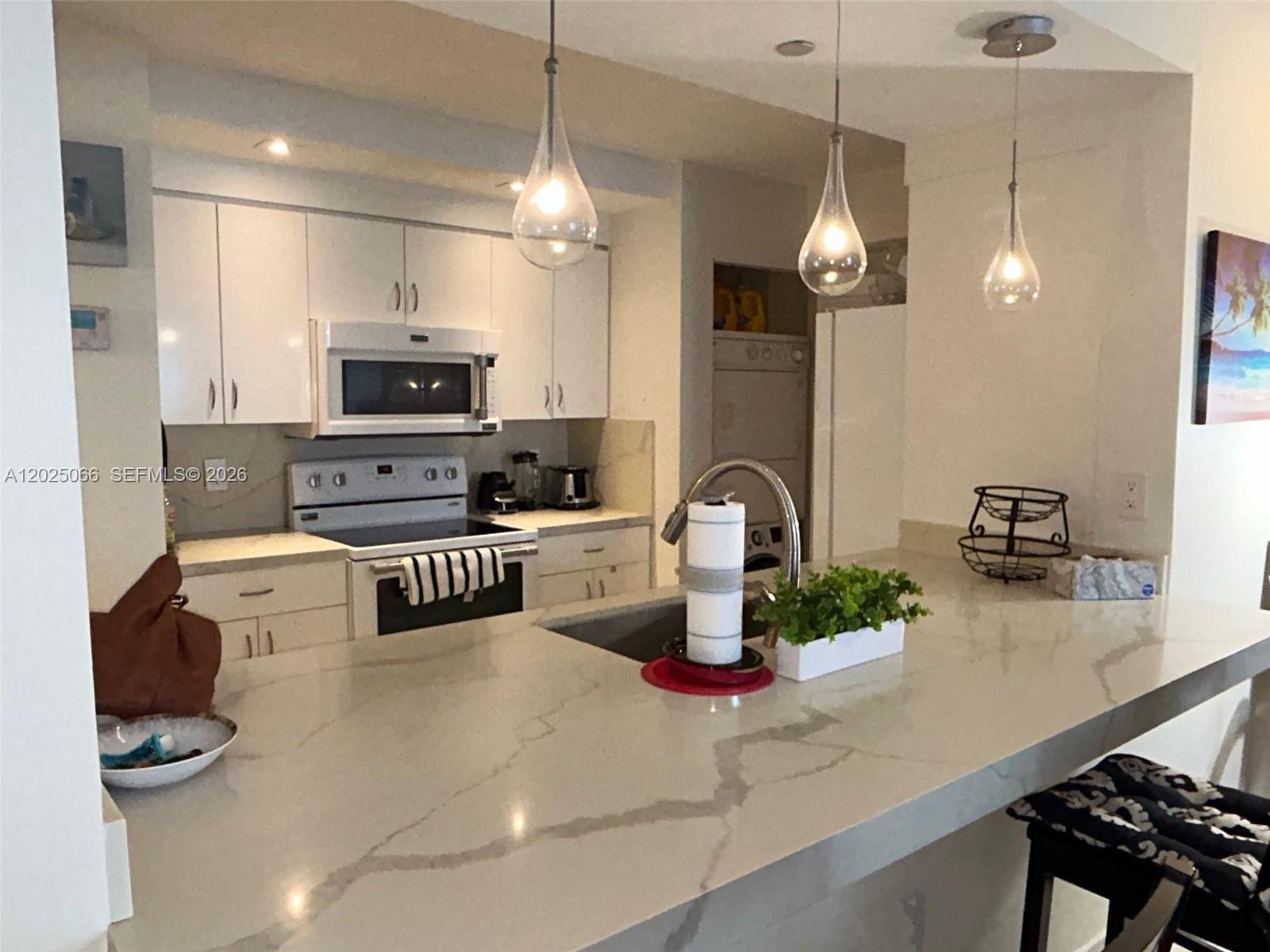 THE COLLINS CONDO - Residential Lease