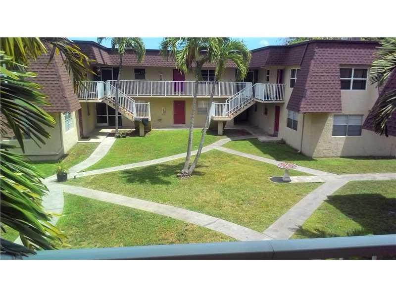 All tiles, open kitchen spacious upper floor garden condo , walk distance to Hard Rock Casino & Hotel entertainment center & public transports Central-AC. Pet under 15 lbs ok.