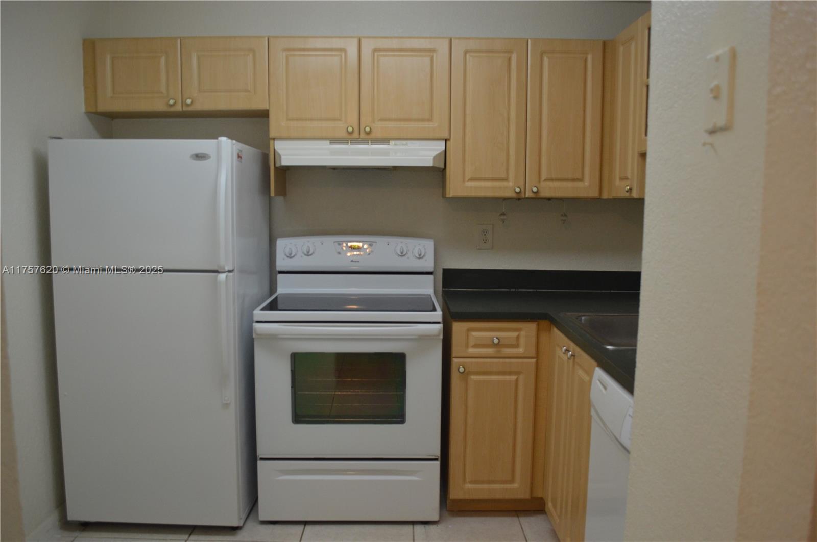 THE FONTAINS AT FONTAINEB - Residential Lease