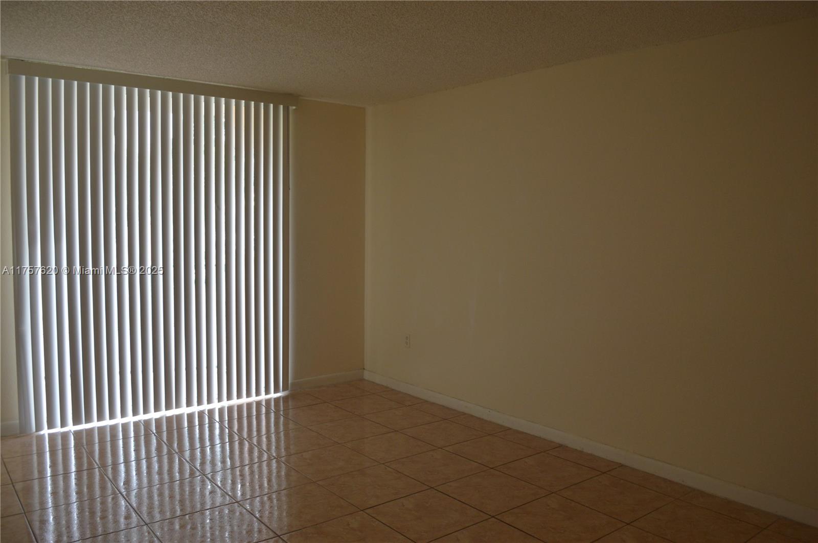 THE FONTAINS AT FONTAINEB - Residential Lease