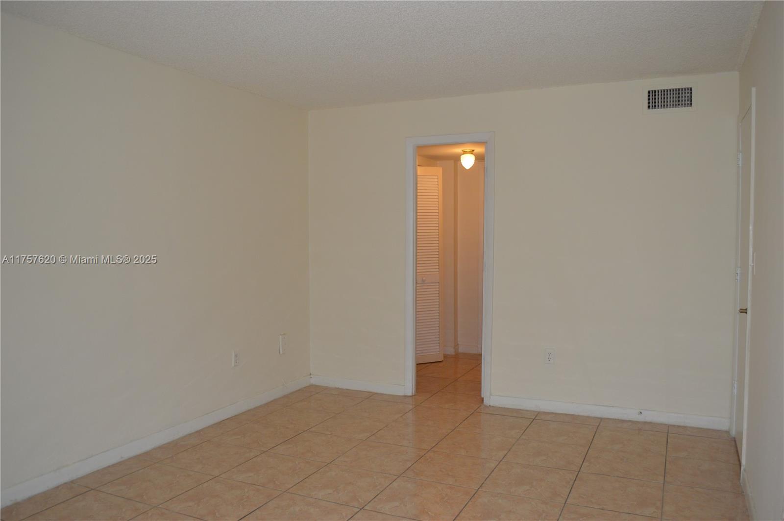 THE FONTAINS AT FONTAINEB - Residential Lease