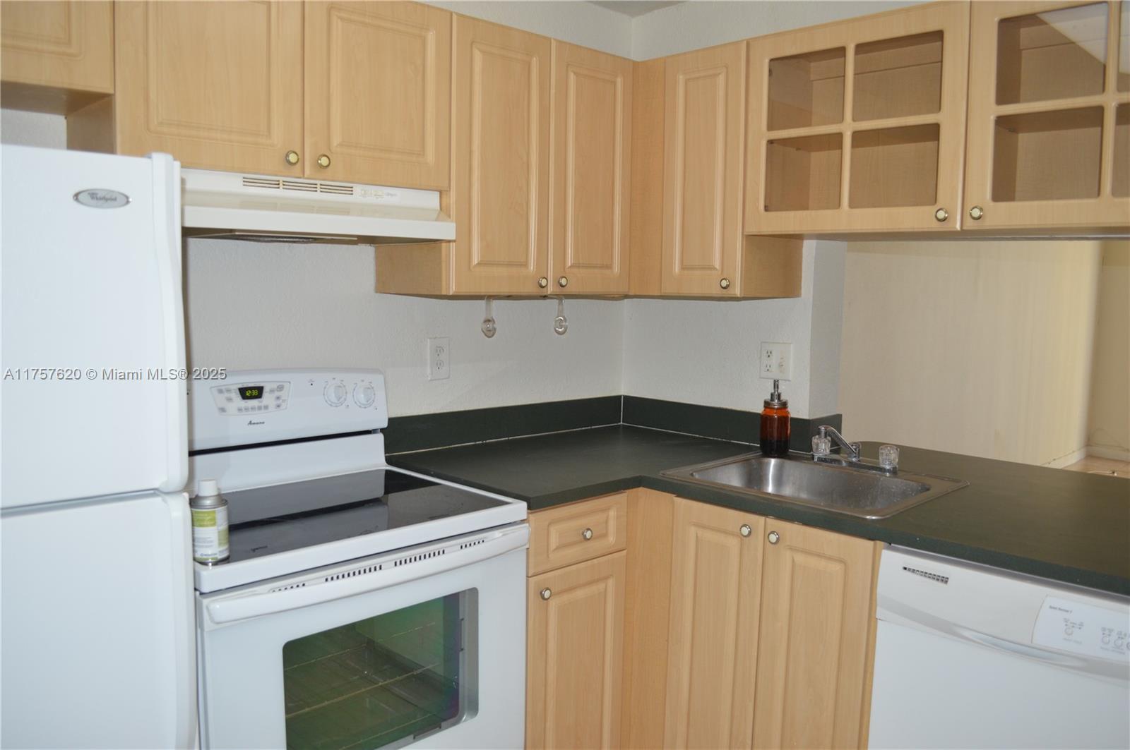THE FONTAINS AT FONTAINEB - Residential Lease