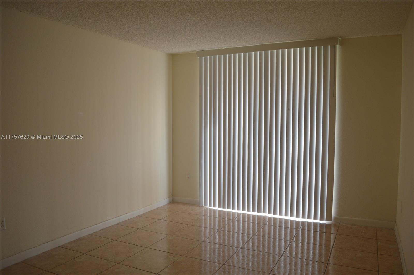 THE FONTAINS AT FONTAINEB - Residential Lease