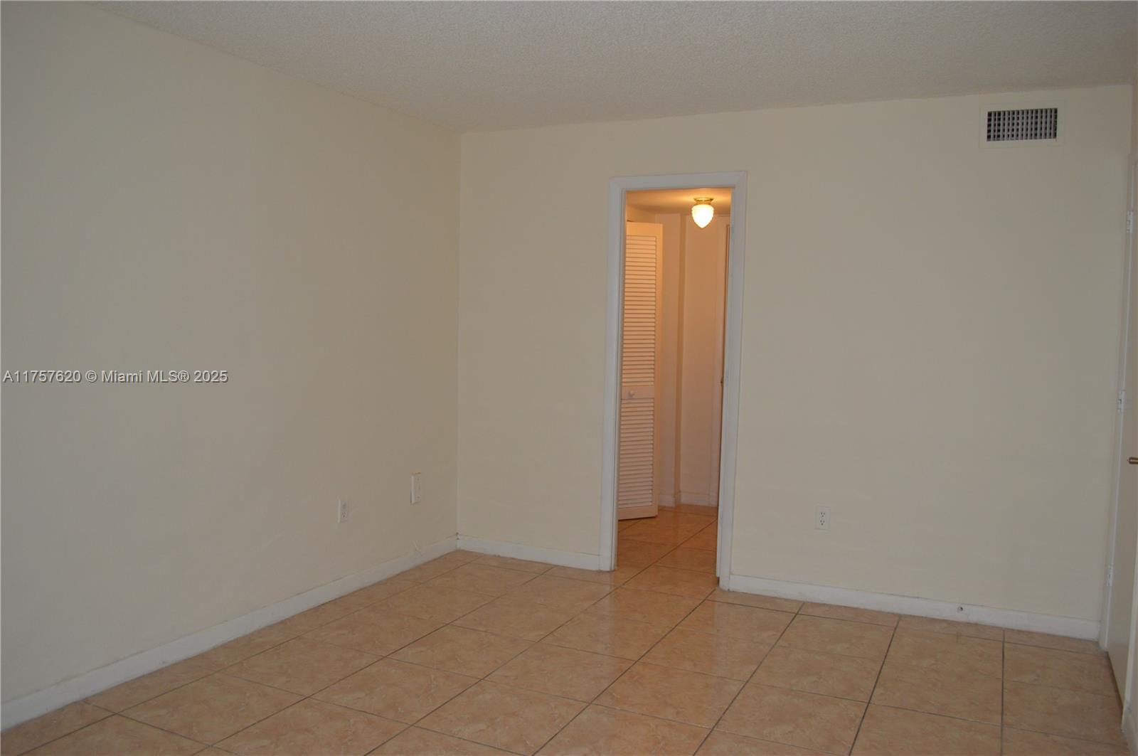 THE FONTAINS AT FONTAINEB - Residential Lease