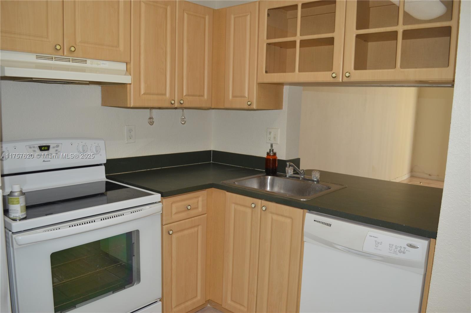 THE FONTAINS AT FONTAINEB - Residential Lease