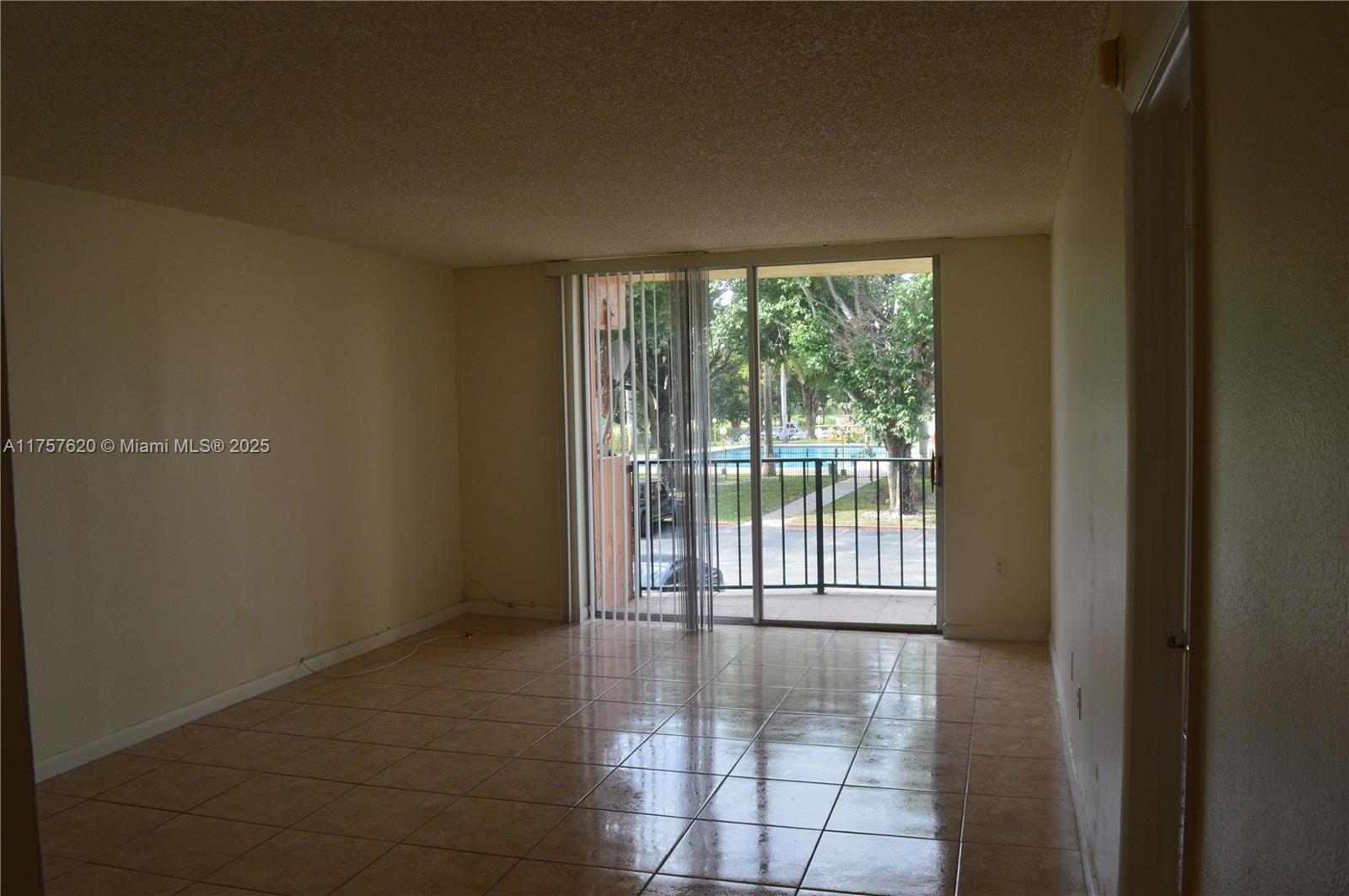 THE FONTAINS AT FONTAINEB - Residential Lease