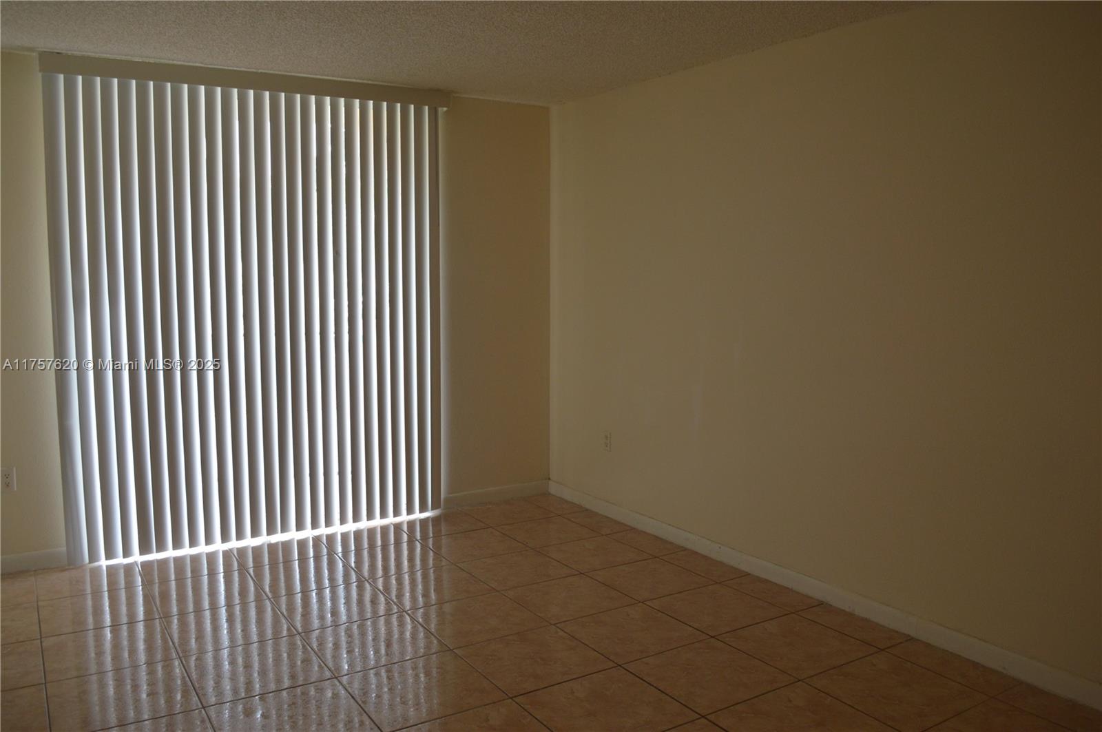 THE FONTAINS AT FONTAINEB - Residential Lease