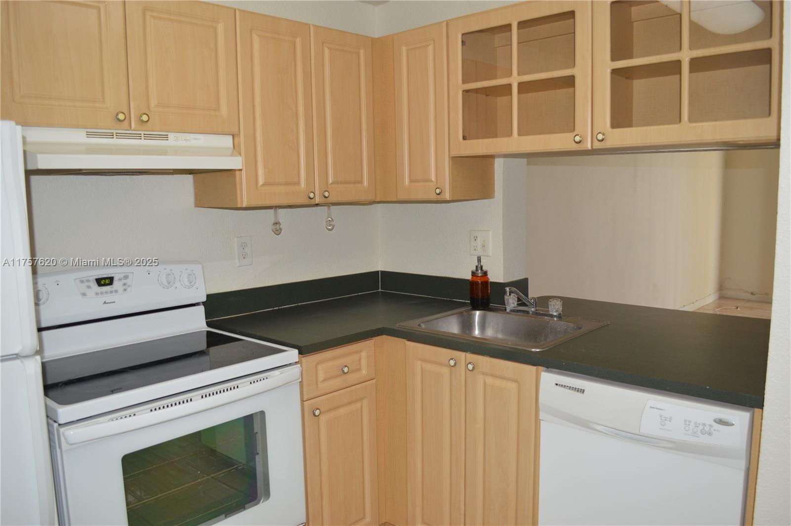 THE FONTAINS AT FONTAINEB - Residential Lease