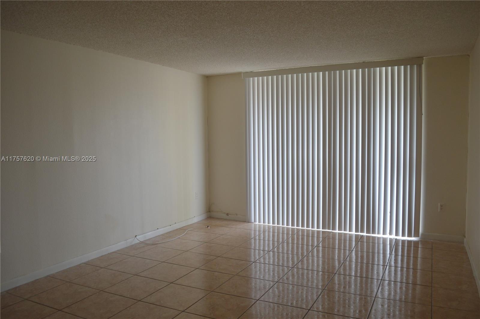 THE FONTAINS AT FONTAINEB - Residential Lease