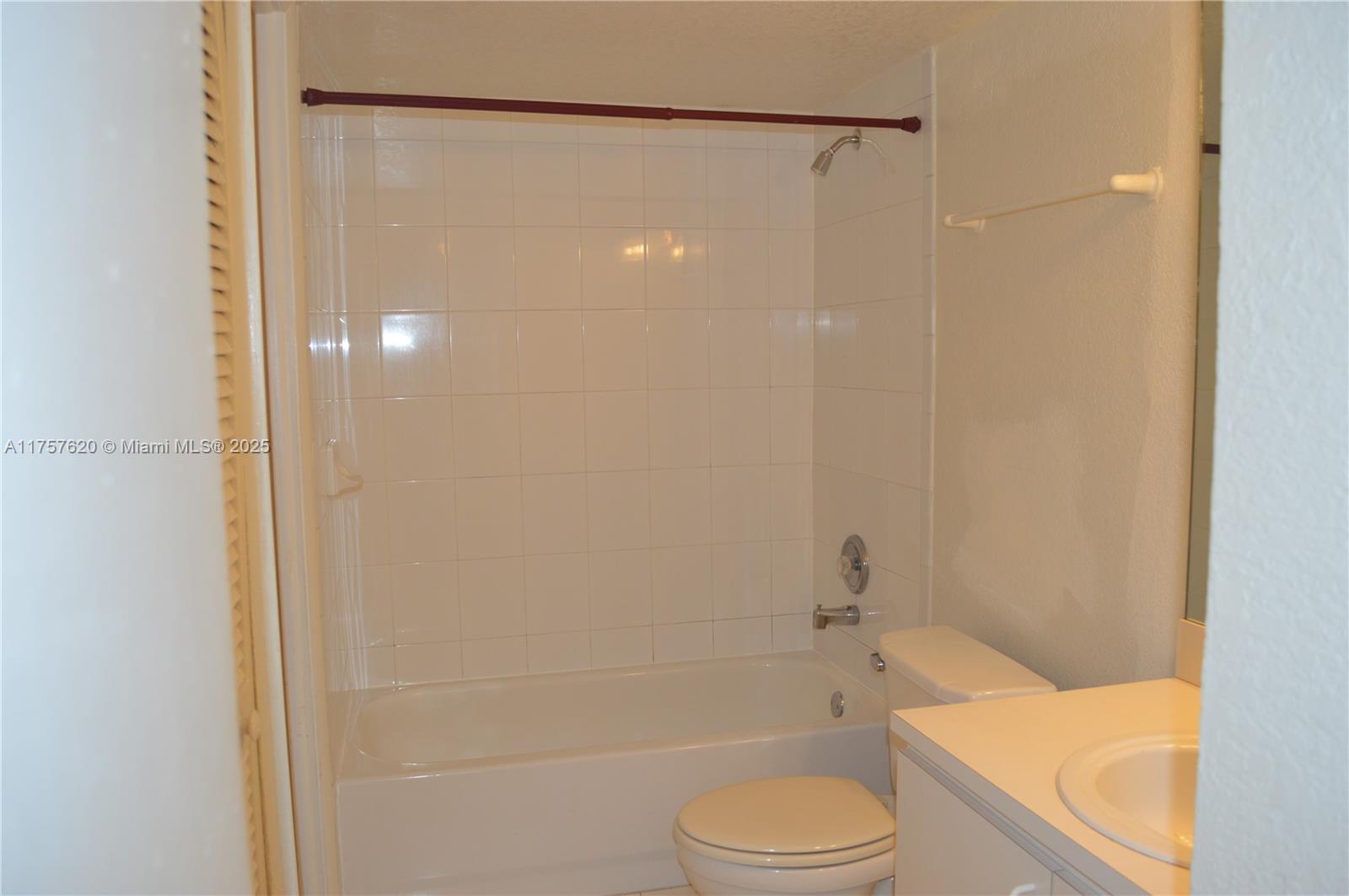 THE FONTAINS AT FONTAINEB - Residential Lease