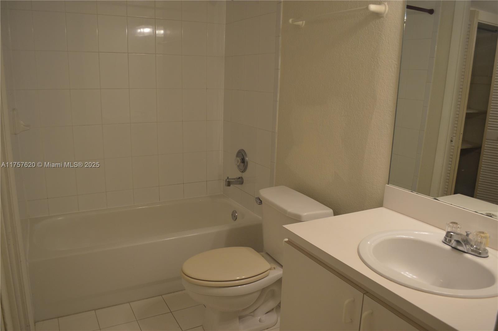THE FONTAINS AT FONTAINEB - Residential Lease