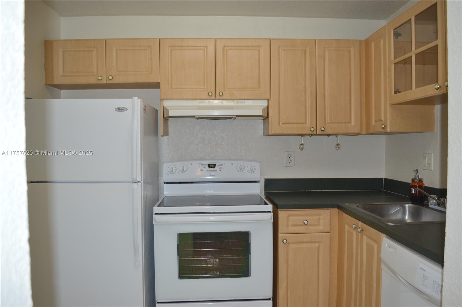 THE FONTAINS AT FONTAINEB - Residential Lease
