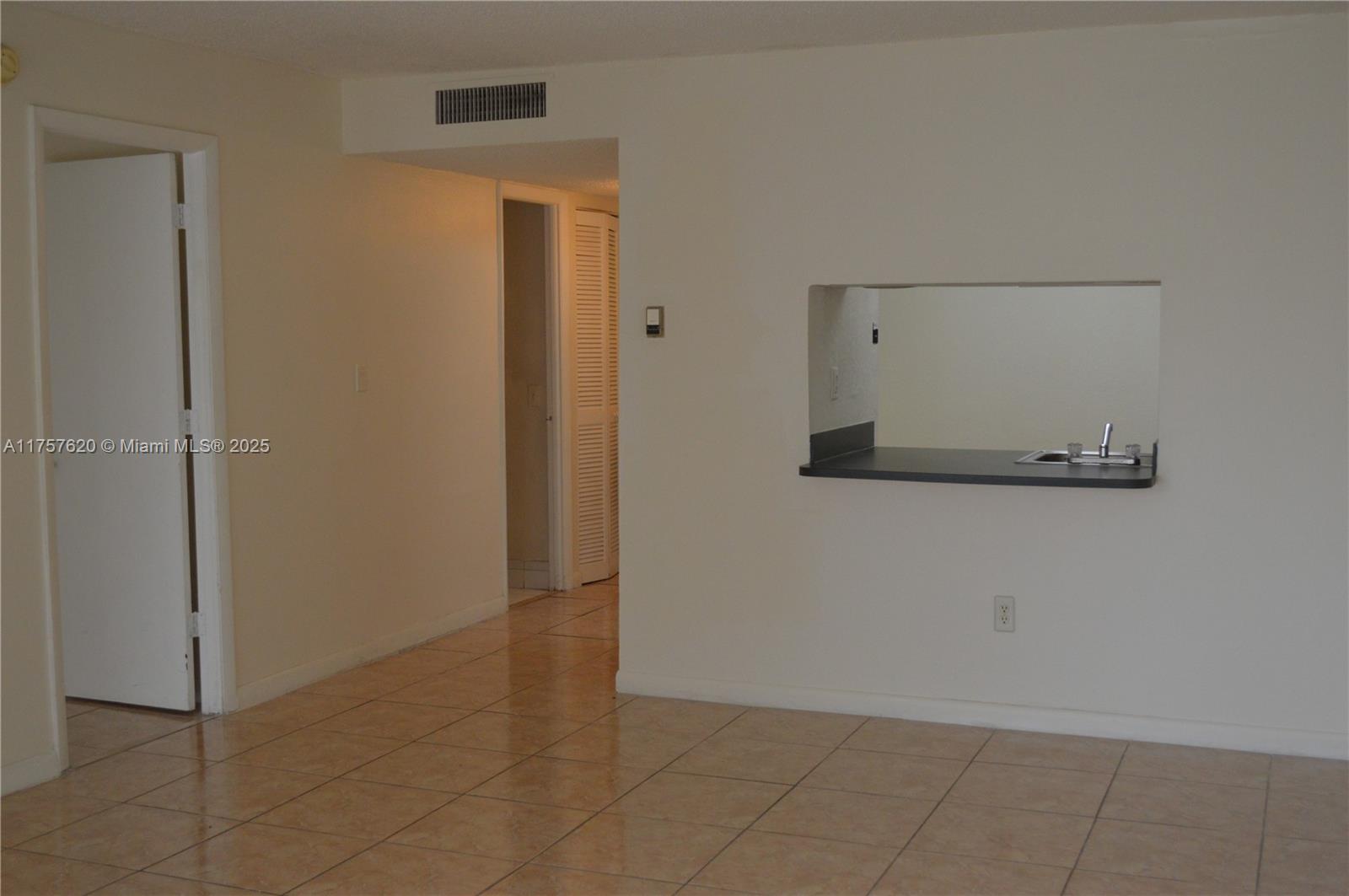 THE FONTAINS AT FONTAINEB - Residential Lease