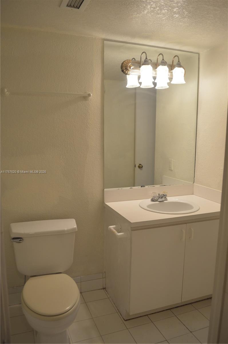 THE FONTAINS AT FONTAINEB - Residential Lease