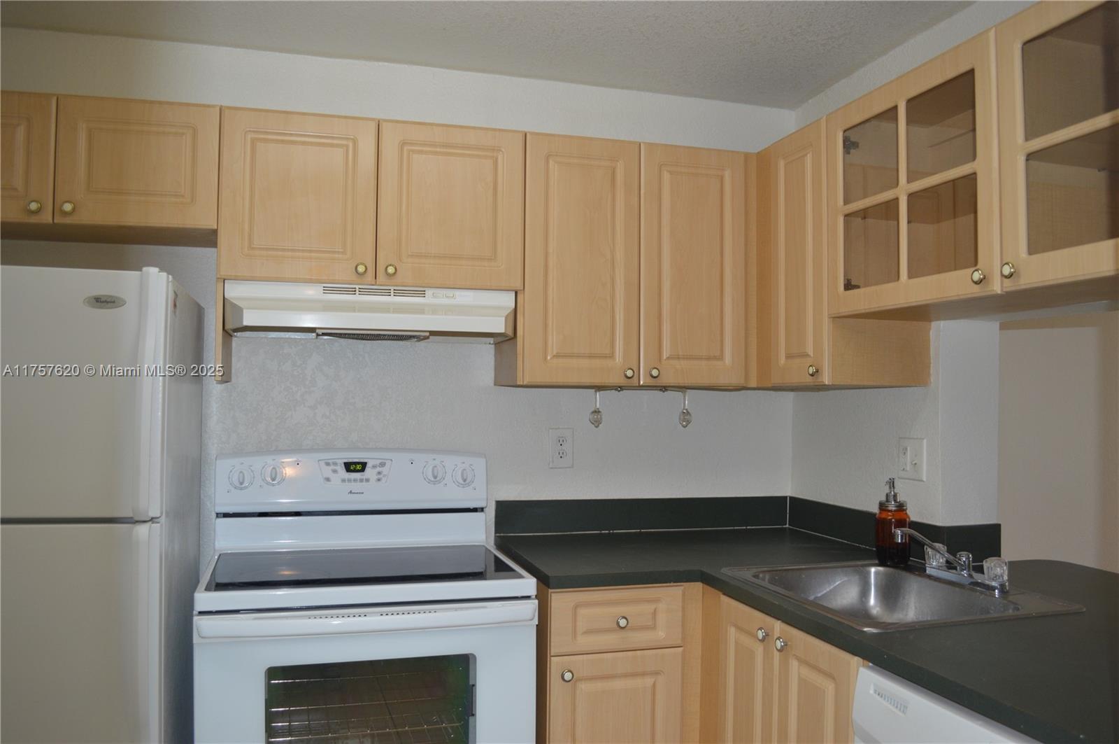 THE FONTAINS AT FONTAINEB - Residential Lease