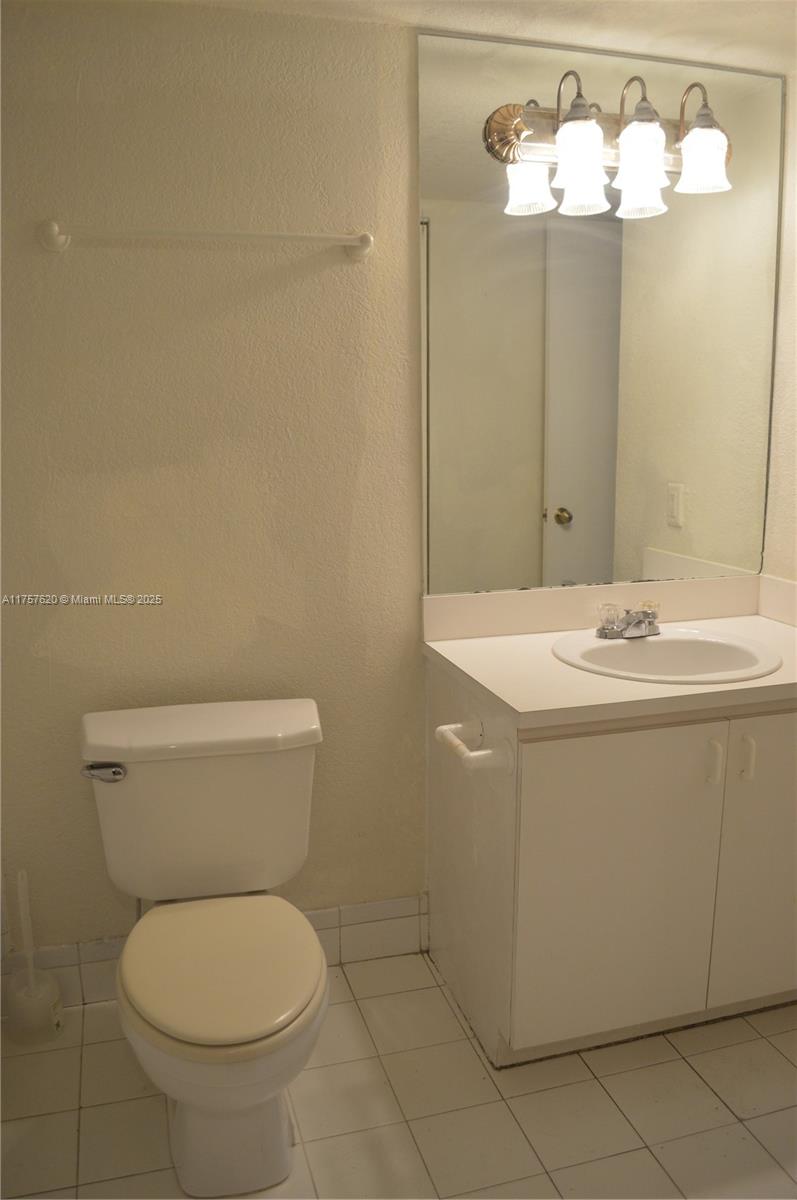 THE FONTAINS AT FONTAINEB - Residential Lease
