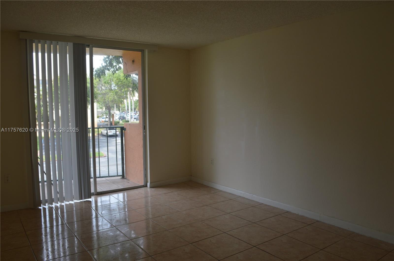 THE FONTAINS AT FONTAINEB - Residential Lease