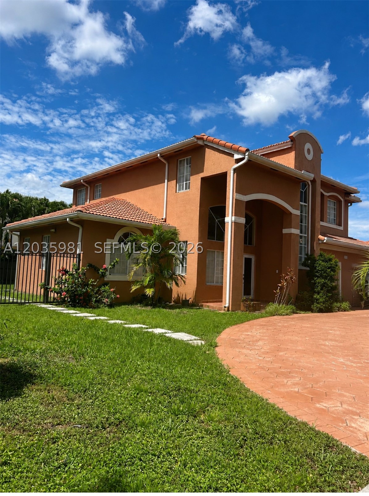 MARY - Residential