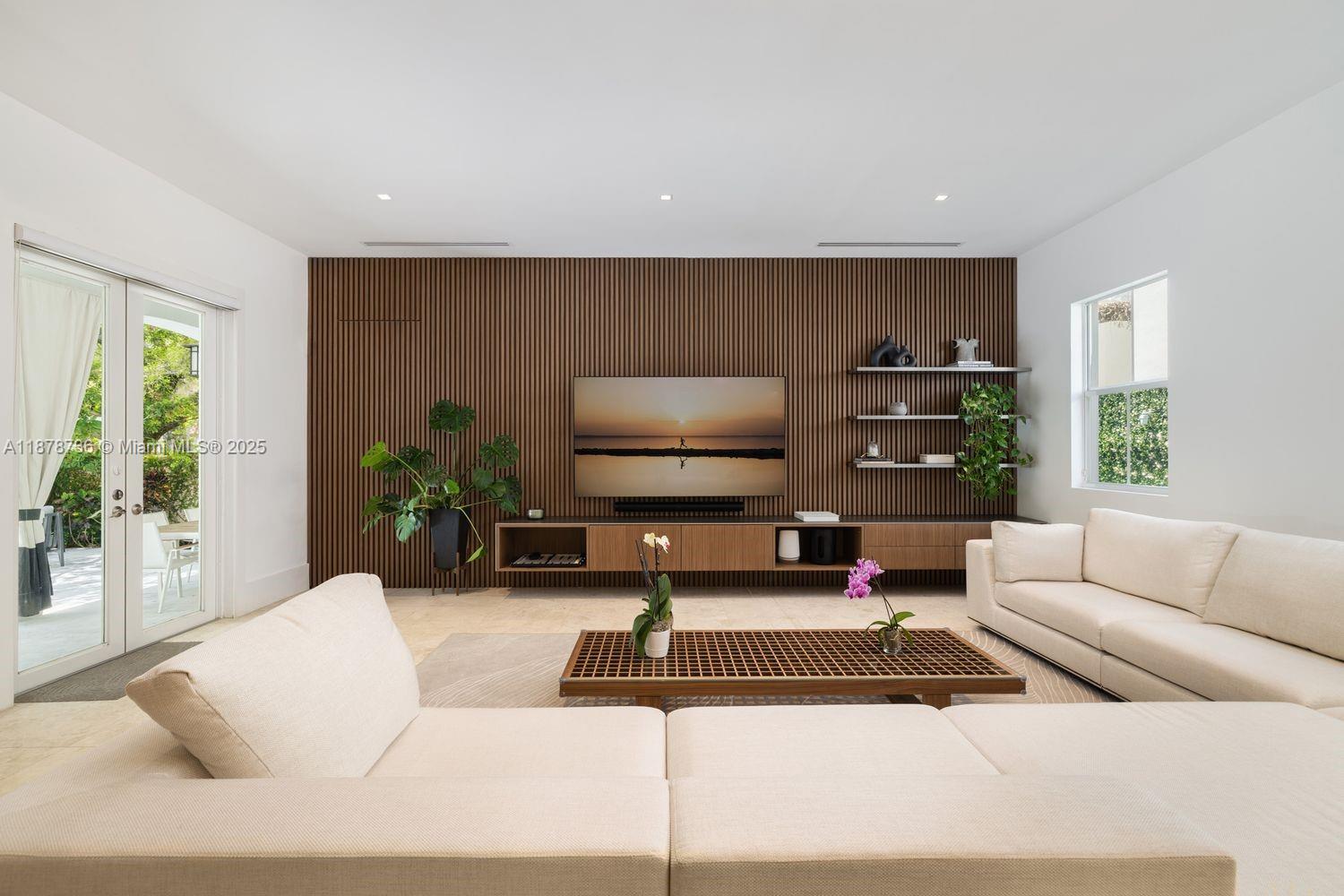 CRYSTAL BLUFF - Residential