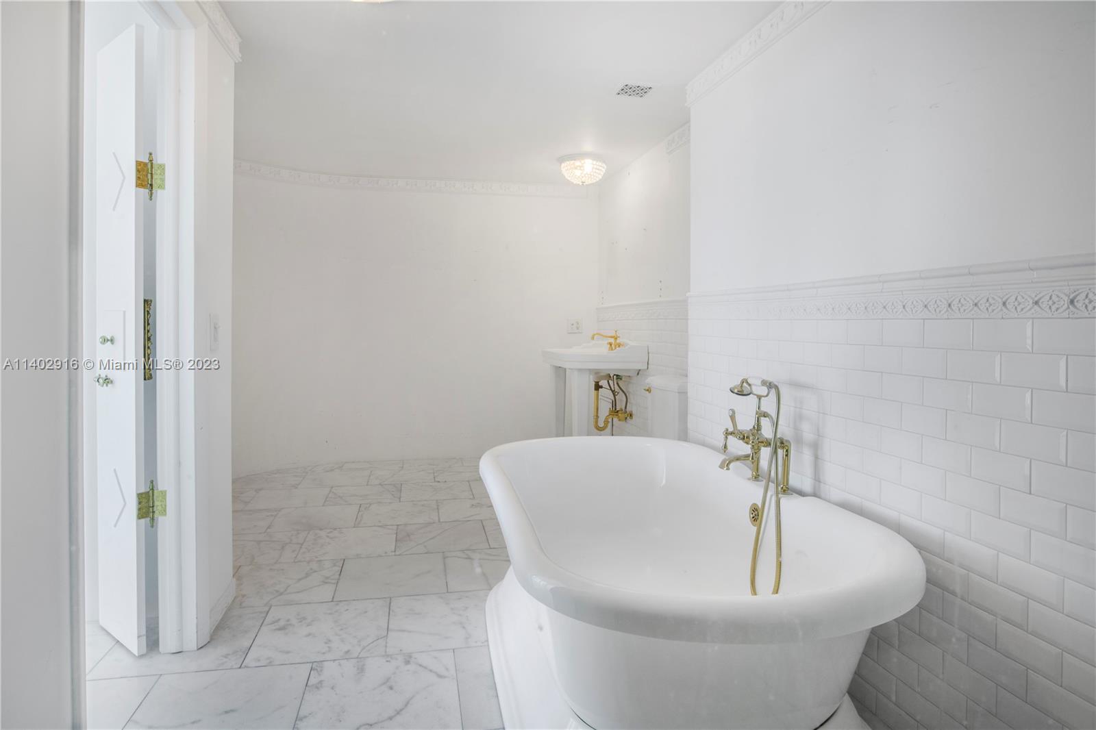 CRYSTAL HOUSE CONDO - Residential