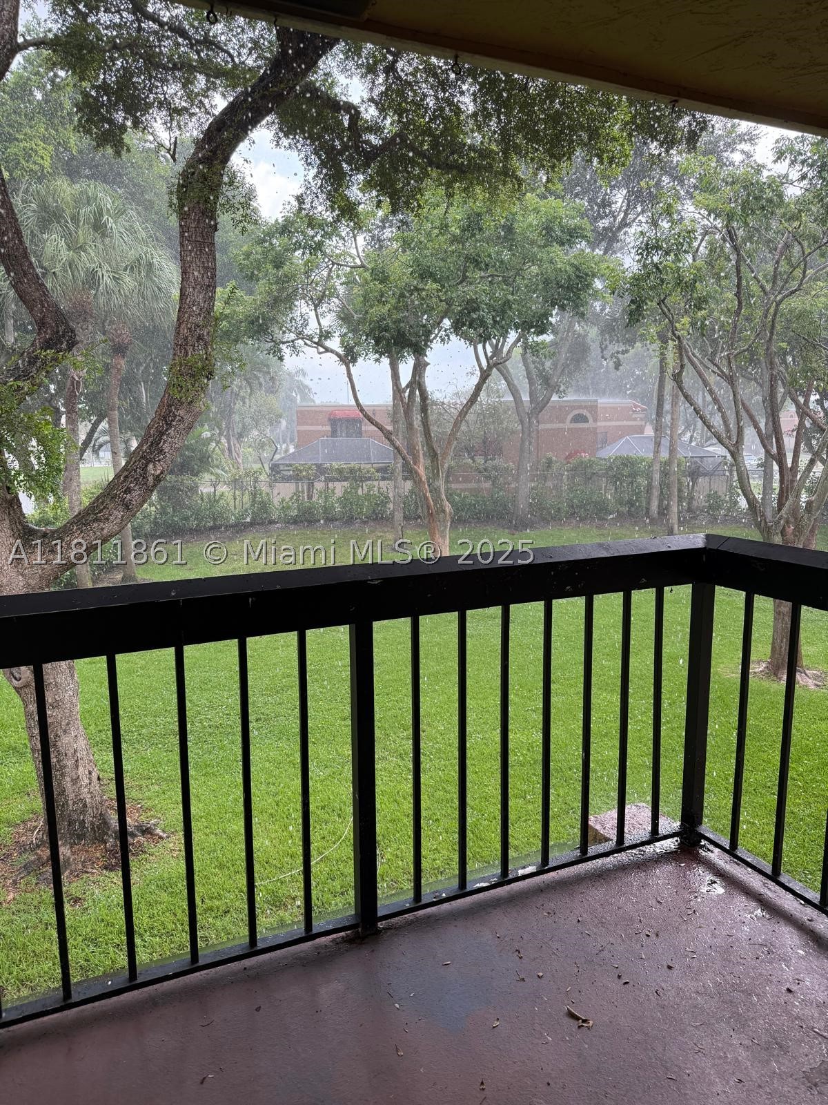 LAURELS AT SHERWOOD CONDO - Residential