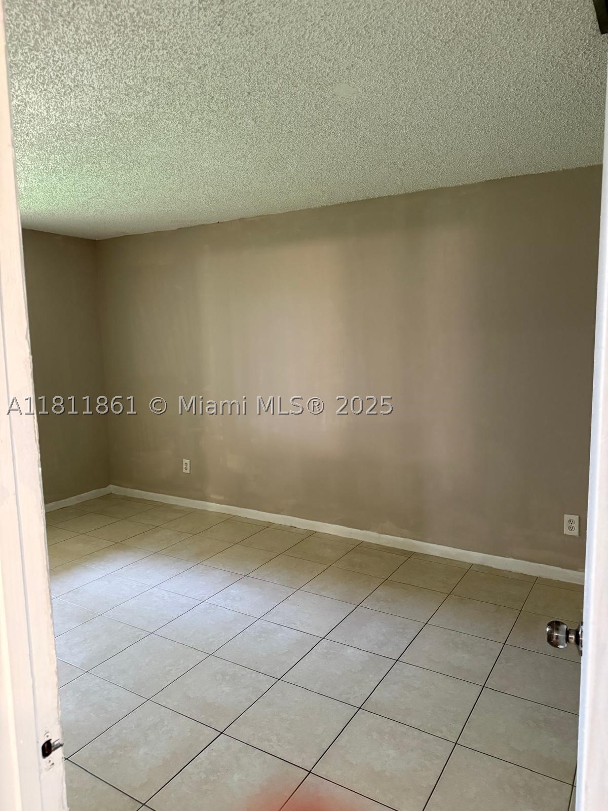 LAURELS AT SHERWOOD CONDO - Residential