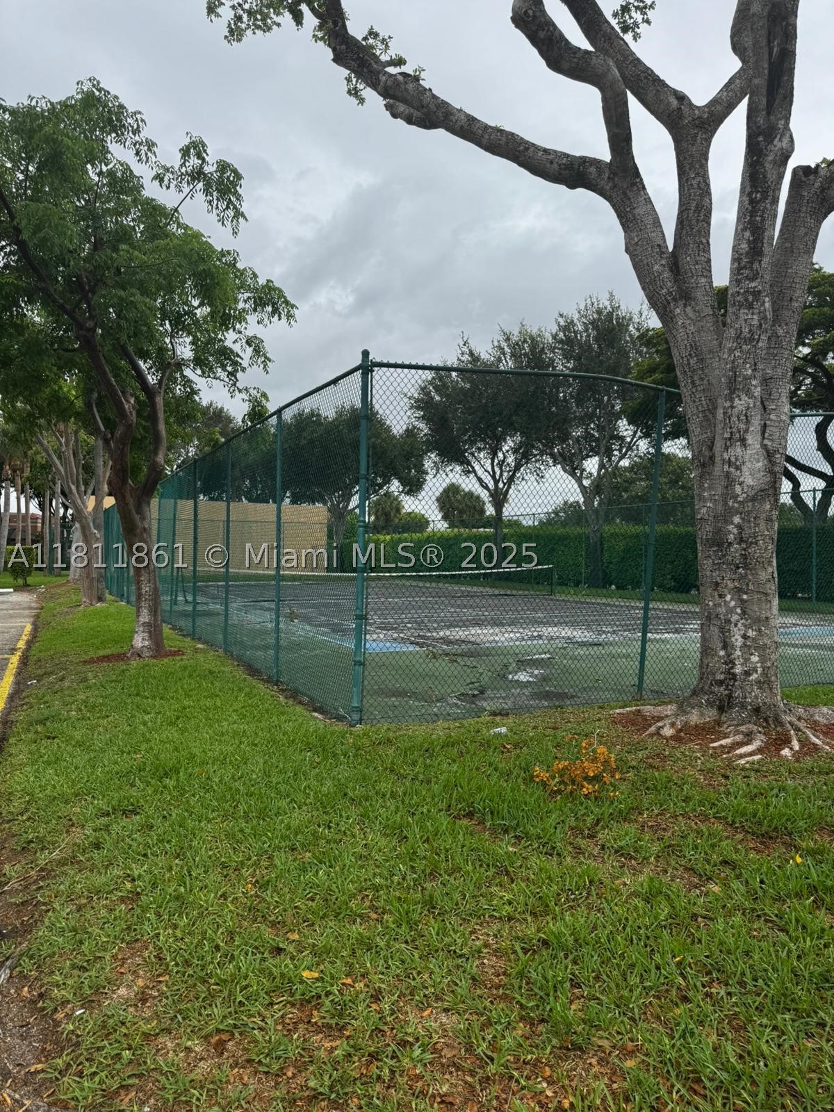 LAURELS AT SHERWOOD CONDO - Residential