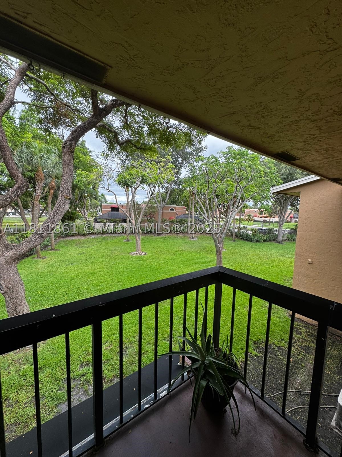 LAURELS AT SHERWOOD CONDO - Residential