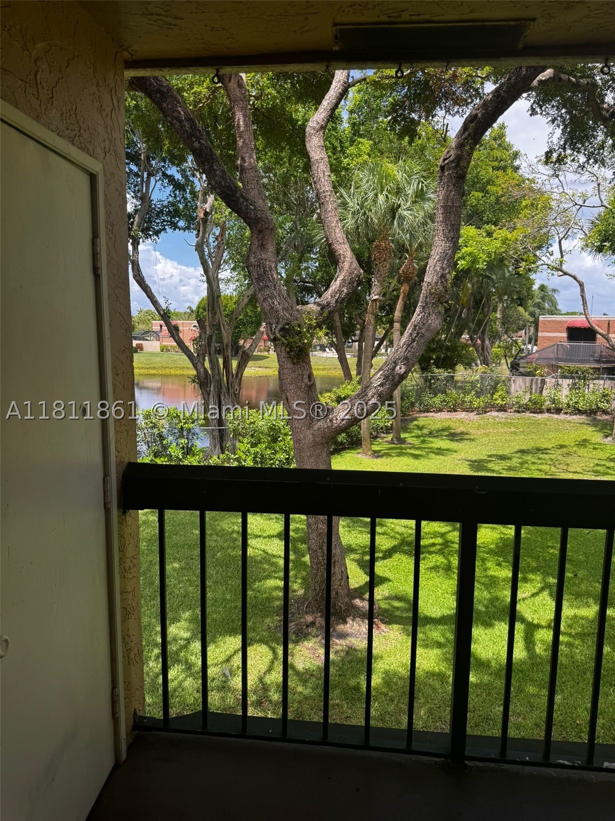 LAURELS AT SHERWOOD CONDO - Residential